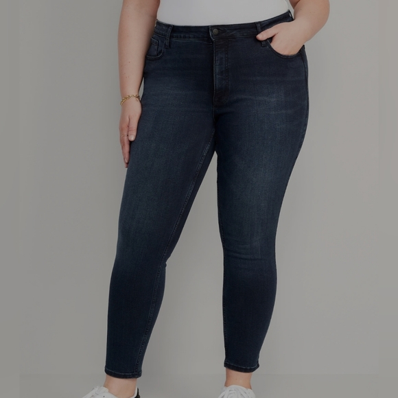 Old Navy High-Rise Rockstar Super Skinny Jeans, Size 22 - Picture 1 of 4